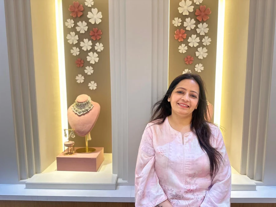 Pure Gold Jewellers Mumbai — display